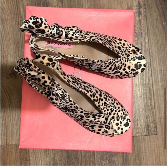 NWOT Betsey Johnson heels 👠 - Picture 6 of 7